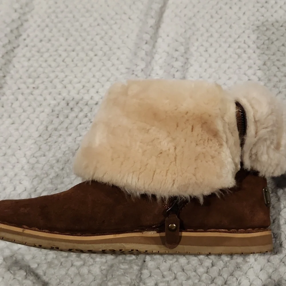 RJ’s Fuzzies Trixie Genuine Sheepskin Suede Convertible Ankle Boots Womens L11